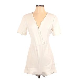 She + Sky White Short Sleeve Scalloped Hem V Neck Romper Sz L